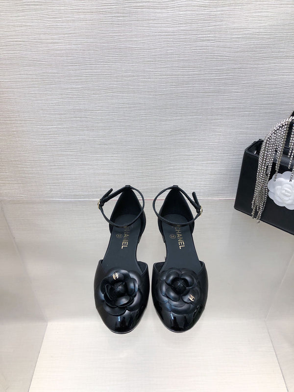 BLACK LAMBSKIN CAMELLIA HOLLOW SANDAL