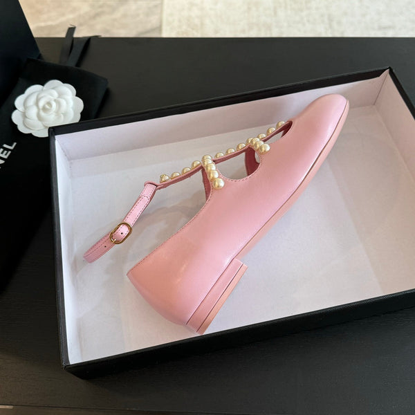 SCARPE MARY JANE IN PELLE DI CAPRA ROSA CHIARO CON PERLA FINTA