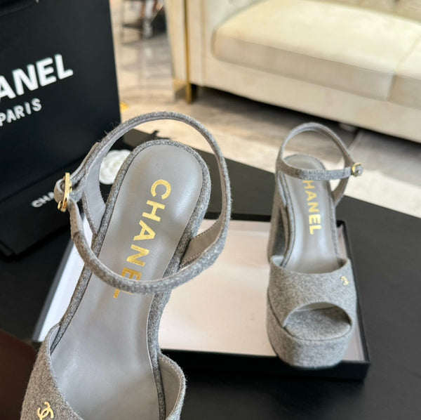 HIGH HEEL PLATFORM SANDALS IN DOVE GRAY SUEDE