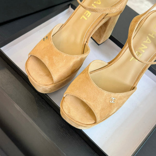 HIGH HEEL PLATFORM SANDALS IN SAND YELLOW SUEDE