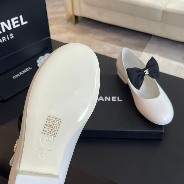 BALLET FLAT IN PELLE DI AGNELLO BIANCA CON FIOCCO NERO