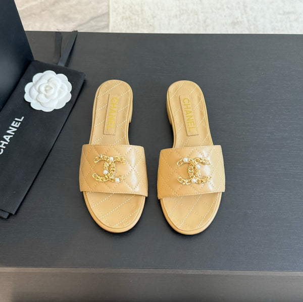 PANTOFOLE IN PELLE DI AGNELLO TRAPUNTATE BEIGE CREMA