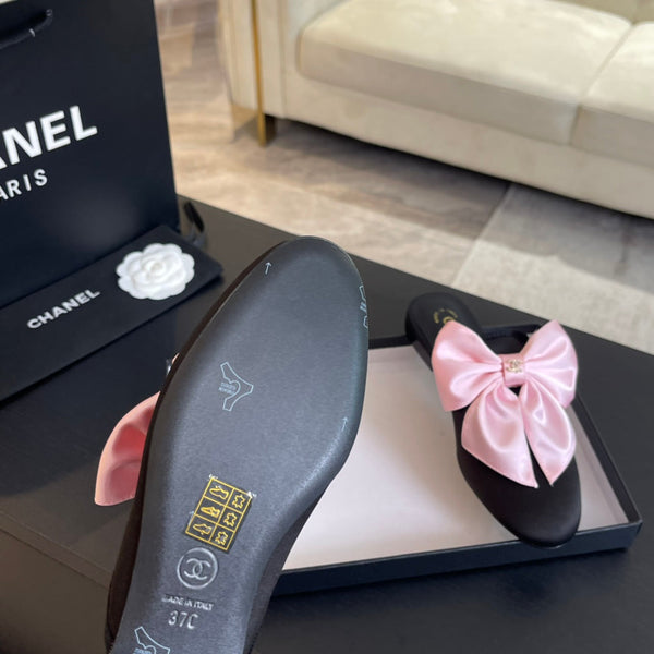 BIG BOW FLAT MULE SANDALS IN BLACK MIX PALE PINK SILK