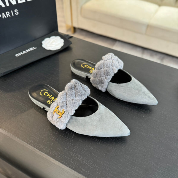 CC MULE IN LISCIO VELLUTO GRIGIO CENERE CON FERRAMENTA ORO