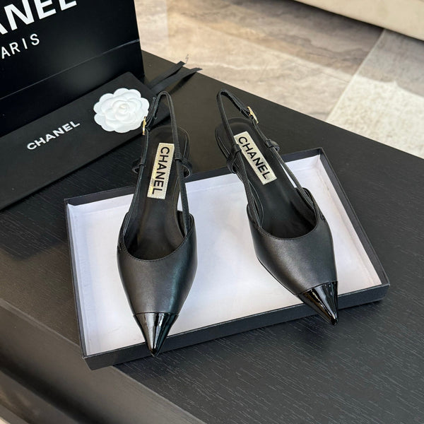 slingback 35 a punta in vernice nera in pelle di agnello