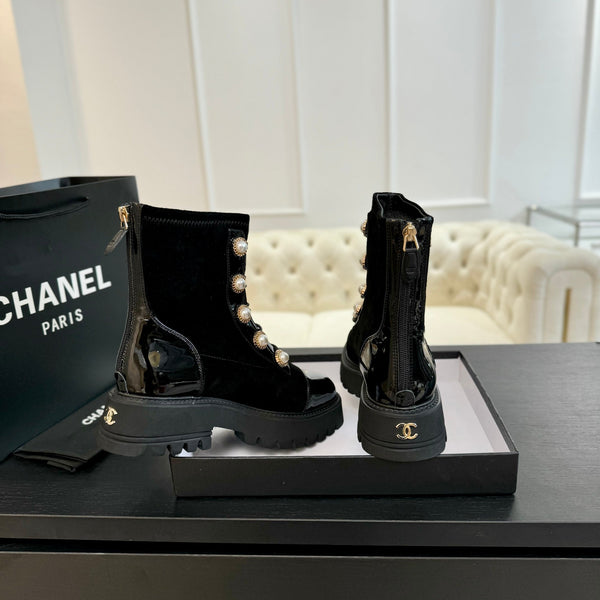 CC HIGH-TOP BOOTS IN BLACK SUEDE AND CALFSKIN WITH PEARL CHAIN