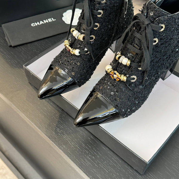 Stivaletti CC in tessuto tweed con perline nere e pelle di agnello