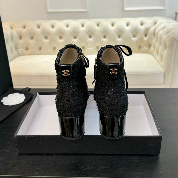 Stivaletti CC in tessuto tweed con perline nere e pelle di agnello