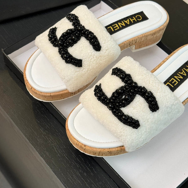 CC Slippers White Wool And Calfskin