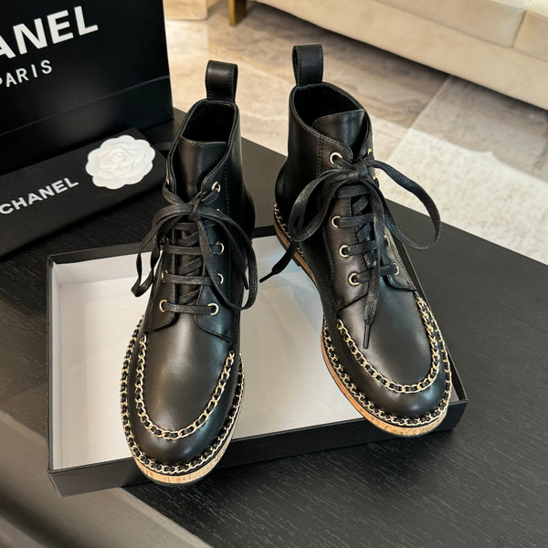 Stivaletti CC neri con catena in pelle di vitello