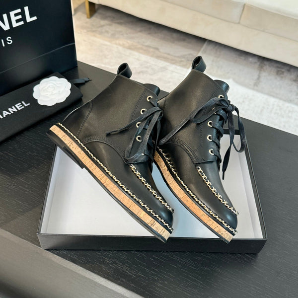 Stivaletti CC neri con catena in pelle di vitello