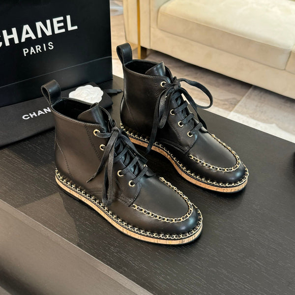 Stivaletti CC neri con catena in pelle di vitello