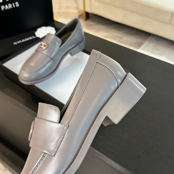 CC Moccasins Glossy Silver Gray Cowhide