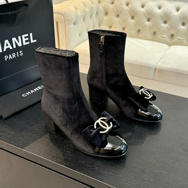 SHORT BOOTS IN BLACK VELVET AND LAMBSKIN