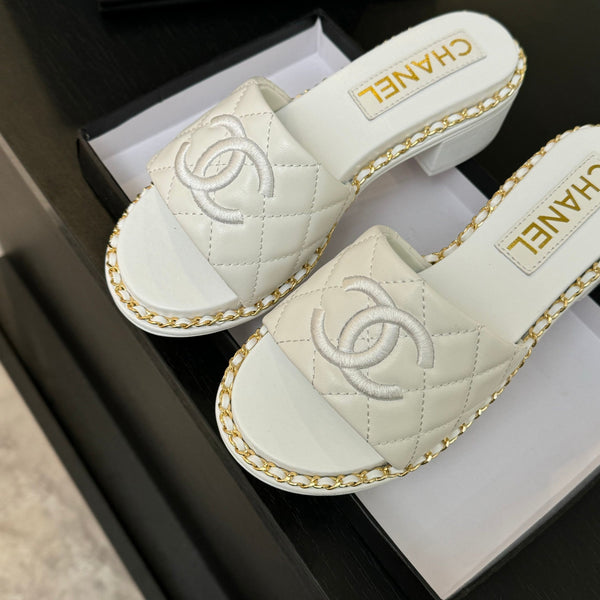 HIGH FLATFORM SLIPPER IN WHITE EMBOSSED SHEEPSKIN