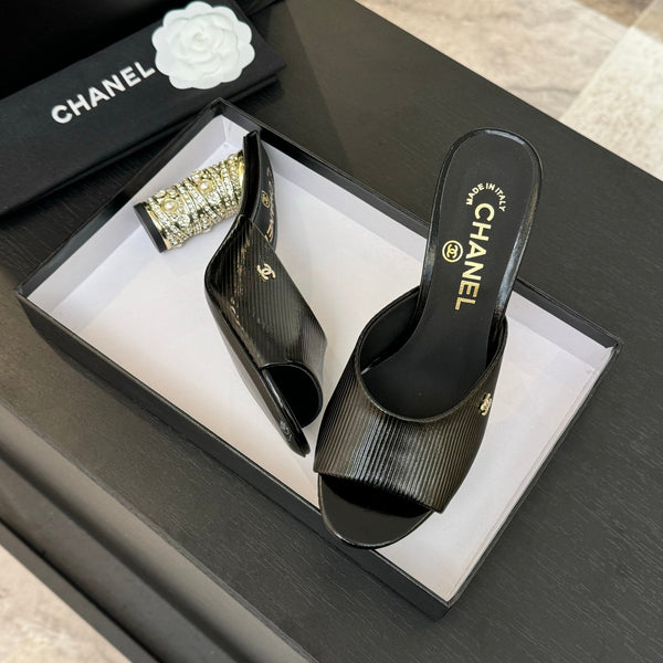 T-STRAP PEARL HEEL 85 MM SANDALS IN BLACK LAMBSKIN MULE