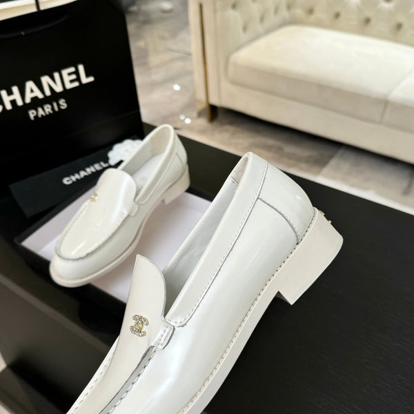 CC 25C Moccasins Ivory Patent Leather