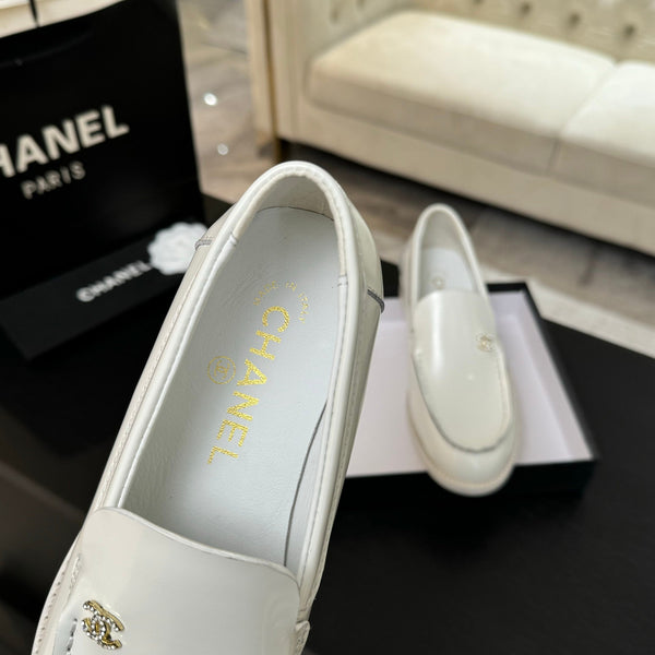 CC 25C Moccasins White Patent Leather