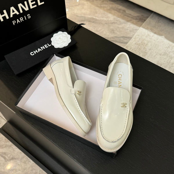 CC 25C Moccasins White Patent Leather