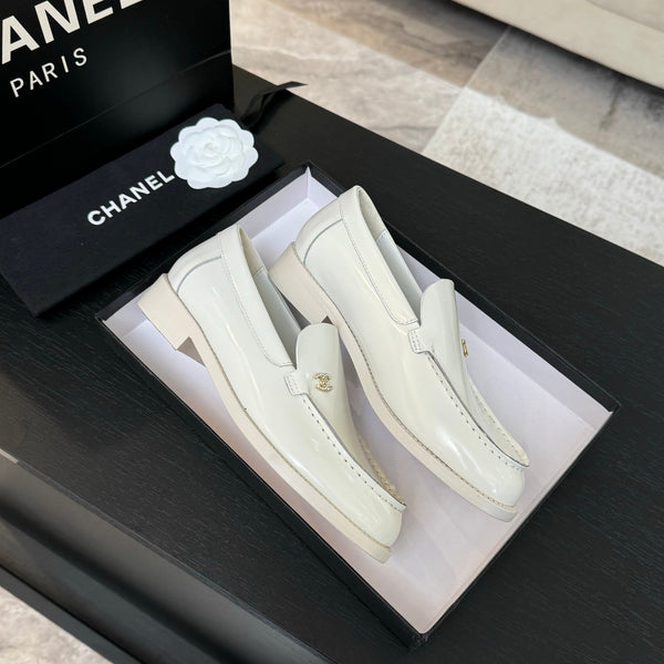 CC 25C Moccasins White Patent Leather