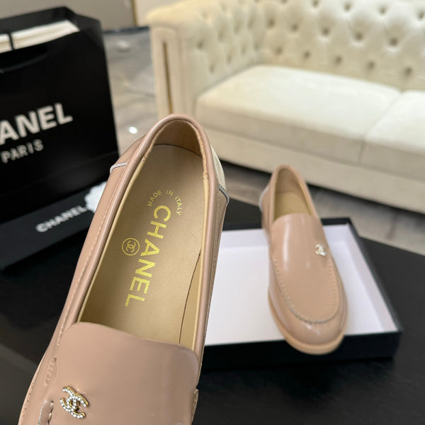 CC 25C Moccasins Beige Patent Leather