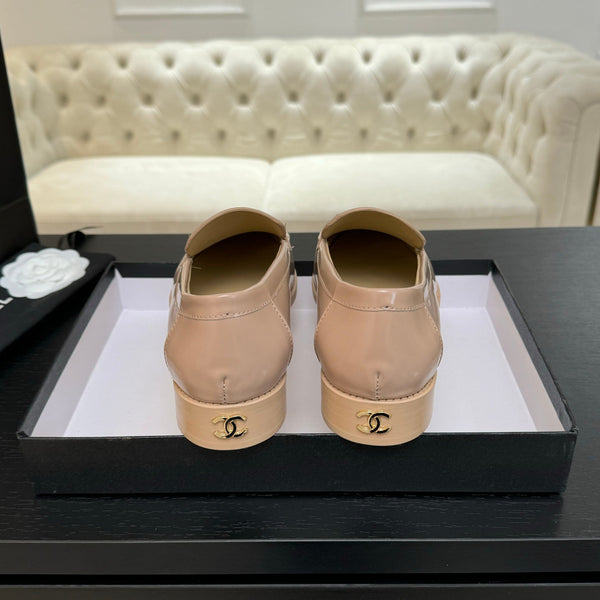 CC 25C Moccasins Beige Patent Leather