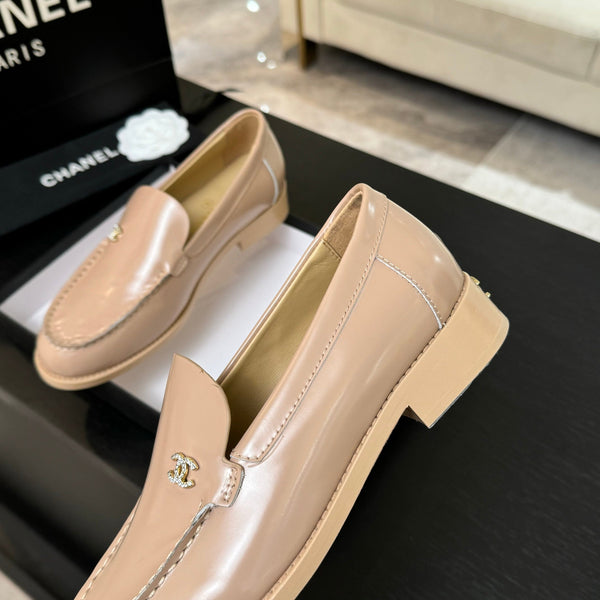 CC 25C Moccasins Beige Patent Leather