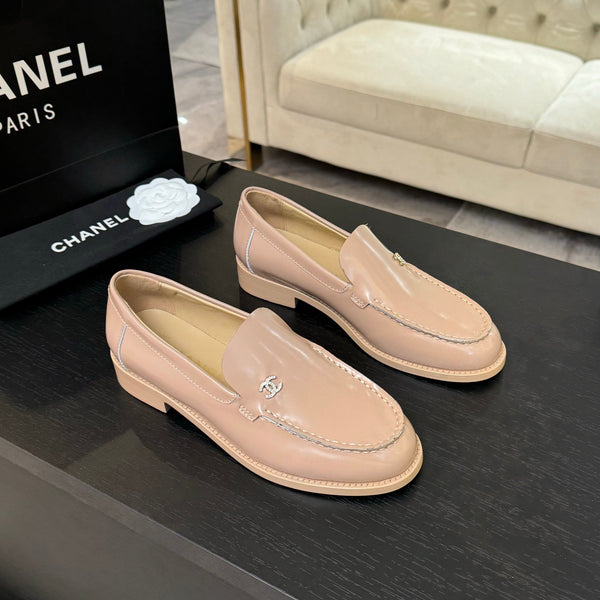 CC 25C Moccasins Beige Patent Leather