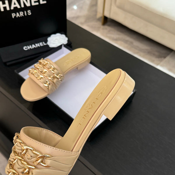 CC 25B Flat Mule Sandals Beige Sheepskin With Chain 373816