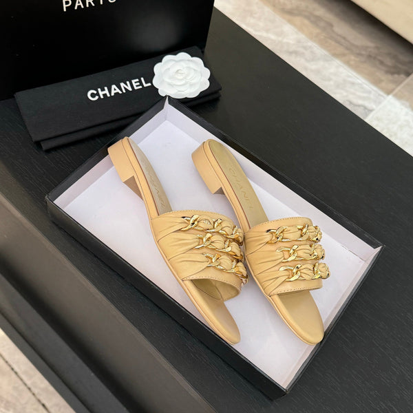 CC 25B Flat Mule Sandals Beige Sheepskin With Chain 373816