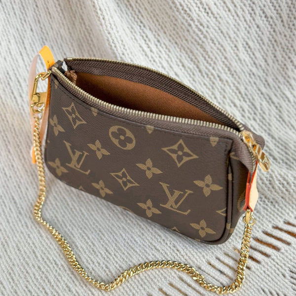 LV MINI POCHETTE ACCESSOIRES 15.5 MONOGRAM CANVAS