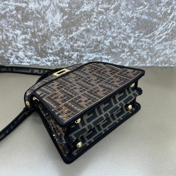 BORSA FENDI PEEKABOO ISEEU 20 IN PELLE NAPPA NERA MISTA MARRONE CIOCCOLATO CON FERRAMENTA ORO