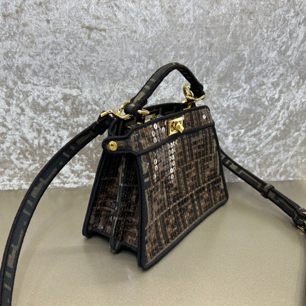 BORSA FENDI PEEKABOO ISEEU 20 IN PELLE NAPPA NERA MISTA MARRONE CIOCCOLATO CON FERRAMENTA ORO