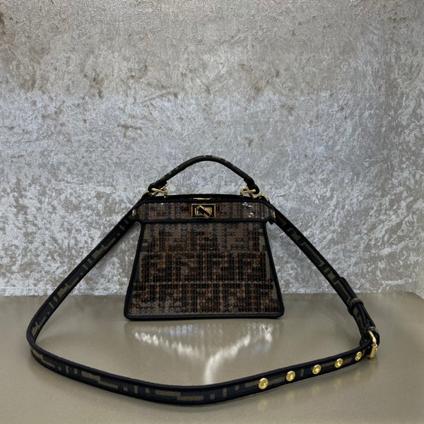 BORSA FENDI PEEKABOO ISEEU 20 IN PELLE NAPPA NERA MISTA MARRONE CIOCCOLATO CON FERRAMENTA ORO