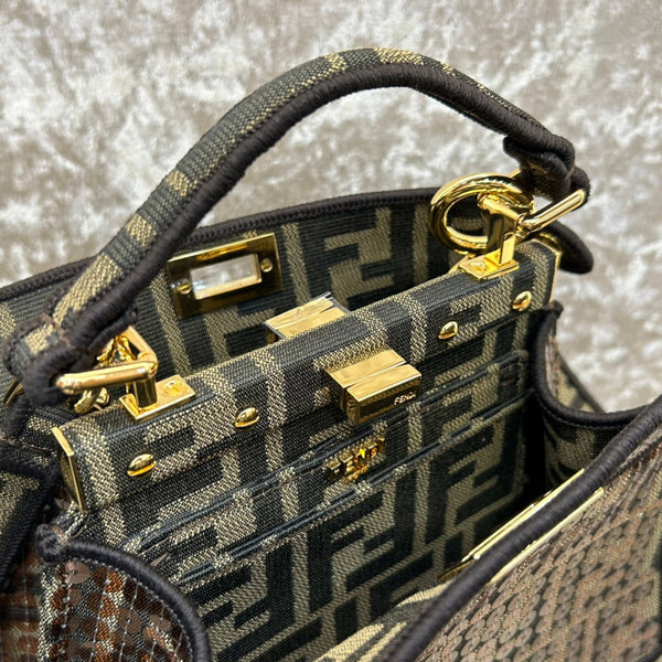 BORSA FENDI PEEKABOO ISEEU 20 IN PELLE NAPPA NERA MISTA MARRONE CIOCCOLATO CON FERRAMENTA ORO