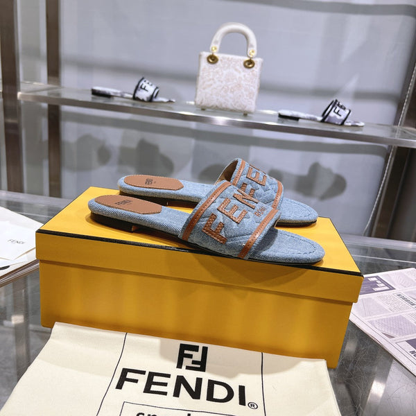 Ciabatte FF Signature da donna in tela di denim color cuoio