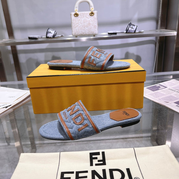 Ciabatte FF Signature da donna in tela di denim color cuoio