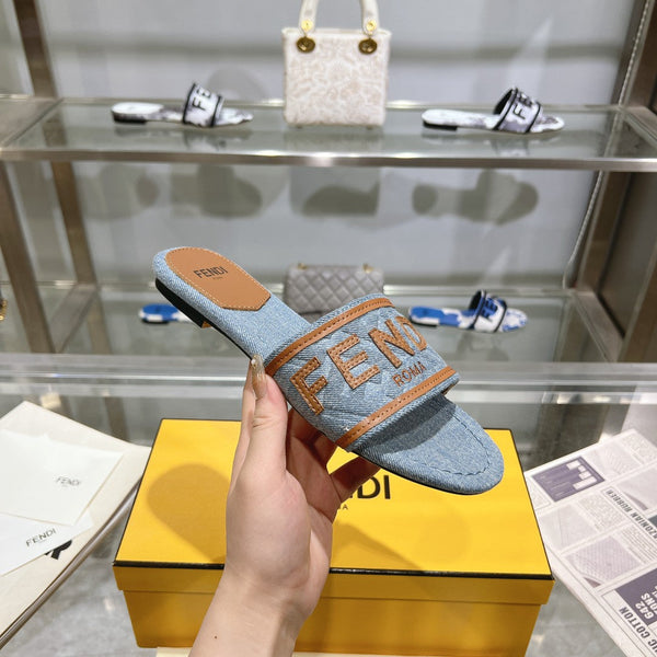 Ciabatte FF Signature da donna in tela di denim color cuoio