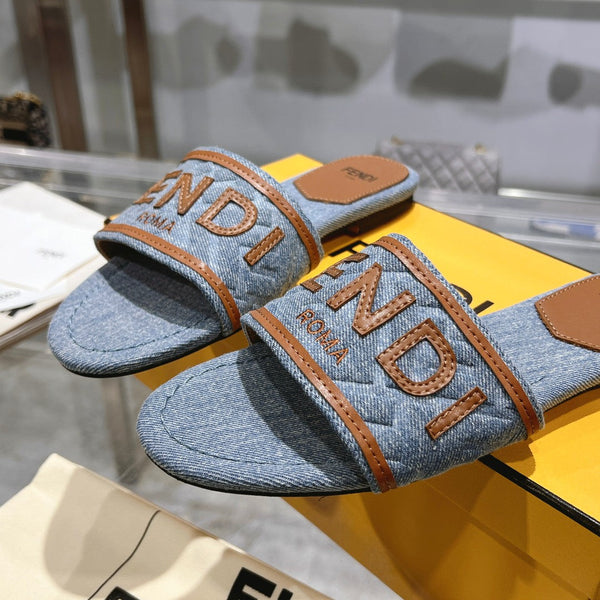 Ciabatte FF Signature da donna in tela di denim color cuoio