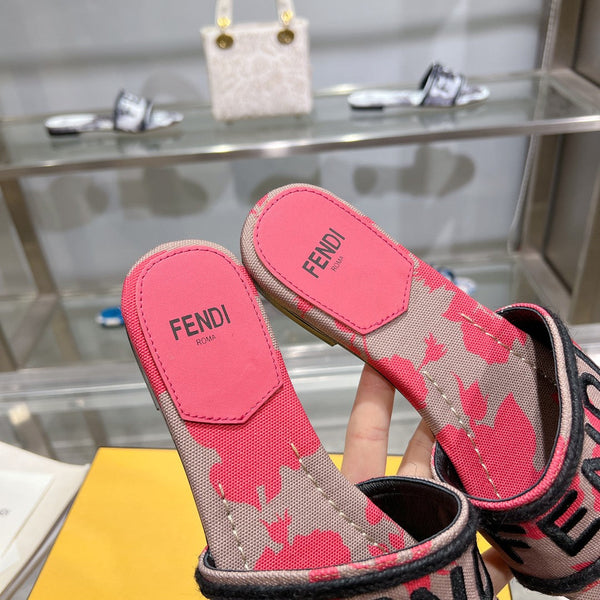 Ciabatte FF Signature da donna in tela rosa scuro e grigia