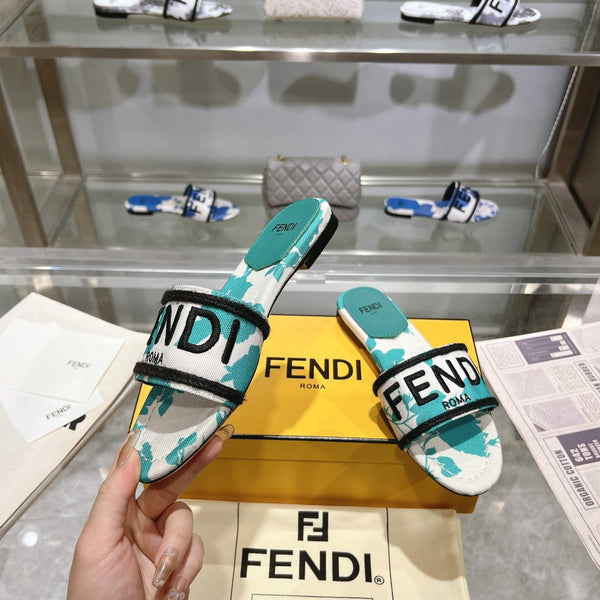 Ciabatte FF Signature da donna in tela turchese e bianca