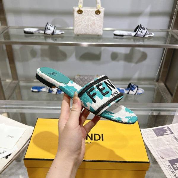 Ciabatte FF Signature da donna in tela turchese e bianca