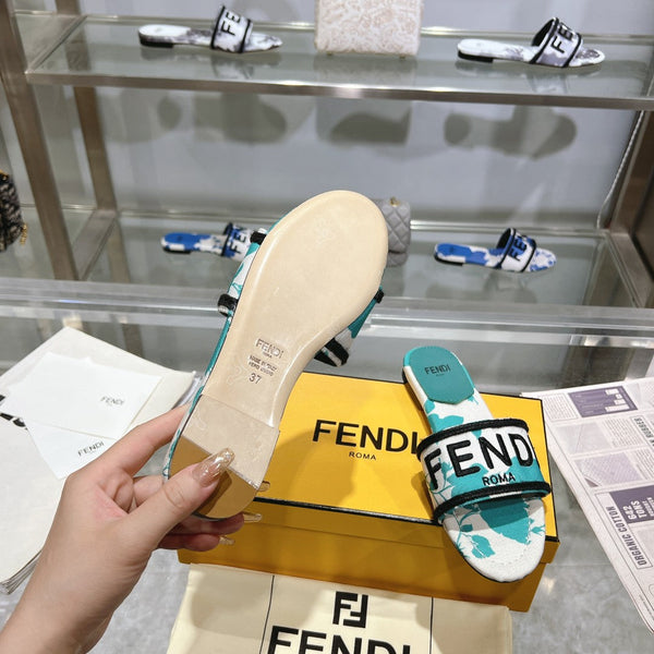 Ciabatte FF Signature da donna in tela turchese e bianca