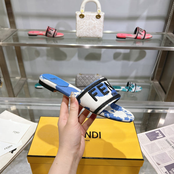 Ciabatte FF Signature da donna in tela blu e bianca