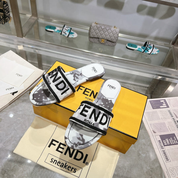 Ciabatte FF Signature da donna in tela grigia