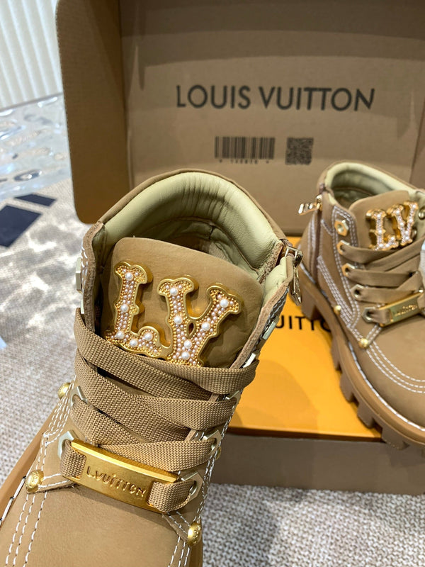 Stivaletti LV Checker in pelle di vitello nabuk beige