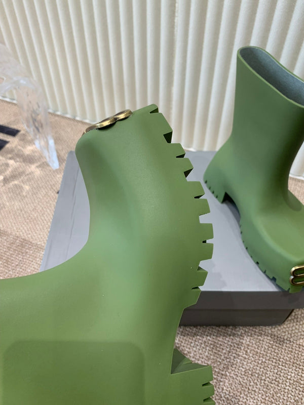 GREEN SCULPTED RUBBER BOOTS WITH GOLD MONOGRAM