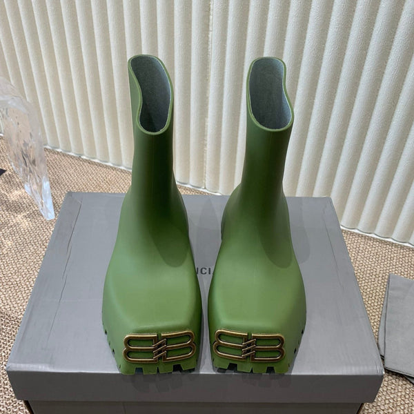 GREEN SCULPTED RUBBER BOOTS WITH GOLD MONOGRAM