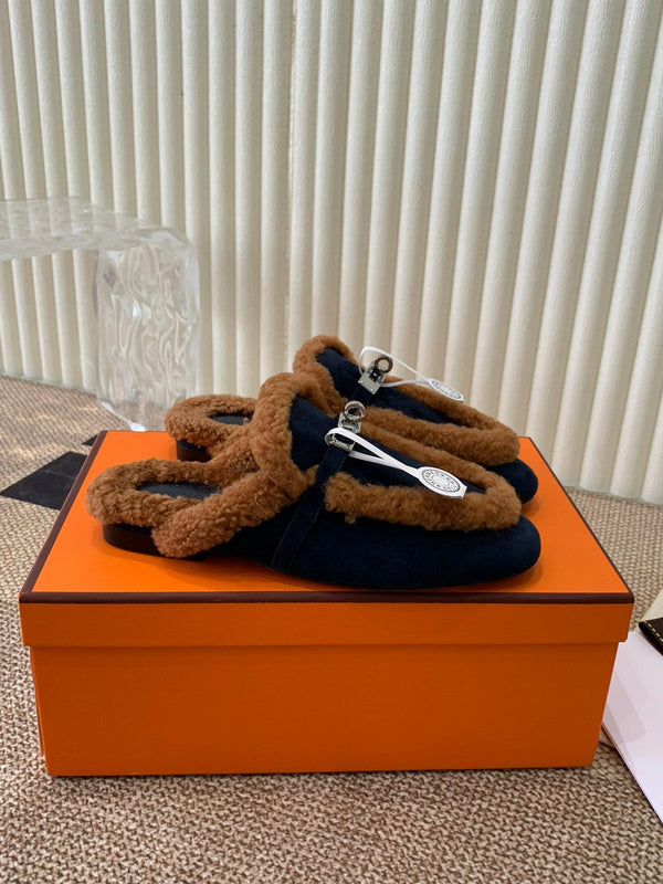 HM Oz Mule In Black Suede Lined With Wool Fleece 113195