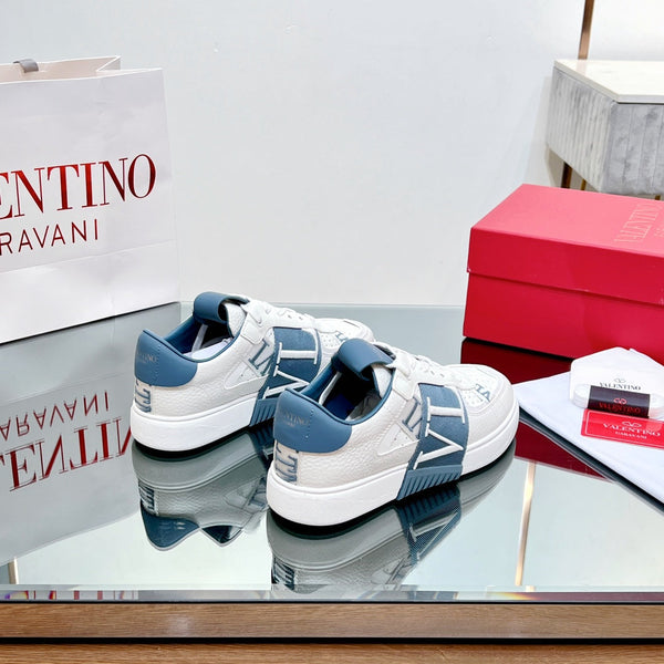 SNEAKER BASSA VL7N IN PELLE DI VITELLO BIANCA E TESSUTO BLU EGEO CON FASCE